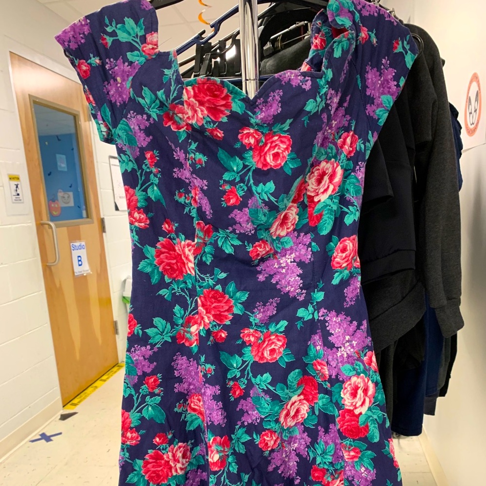 Vintage scallop neck floral dress